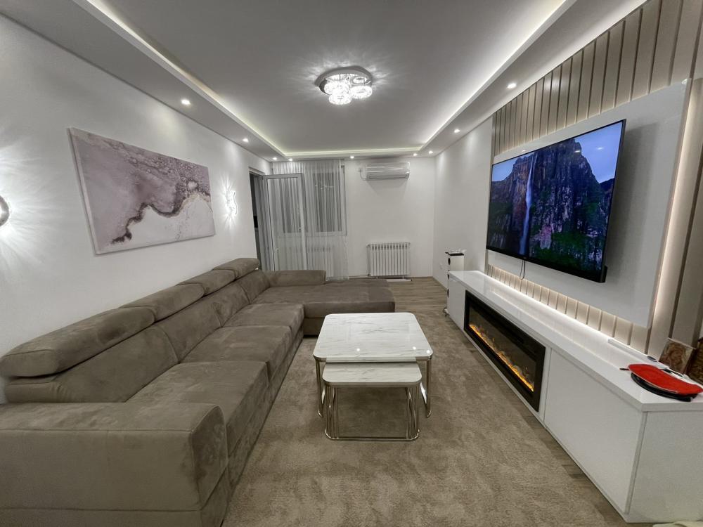 Slika 3 - Prodaja stana, 61m2, Brace Petkovic Kragujevac, sa terasom, ima lift