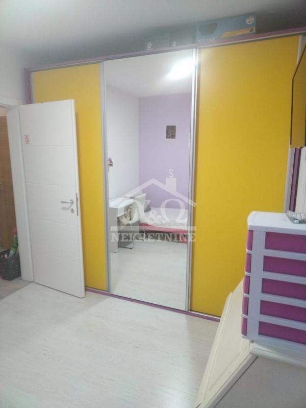 Slika 10 - Jednoiposoban, 44m2, Erdoglija Kragujevac, sa terasom, ima lift