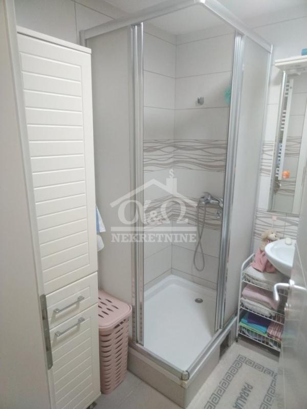 Slika 11 - Jednoiposoban, 44m2, Erdoglija Kragujevac, sa terasom, ima lift