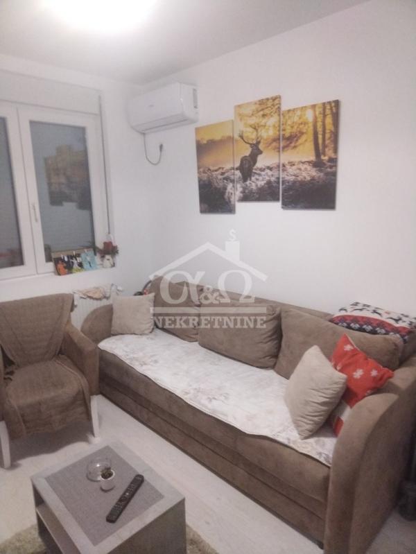 Slika 2 - Jednoiposoban, 44m2, Erdoglija Kragujevac, sa terasom, ima lift