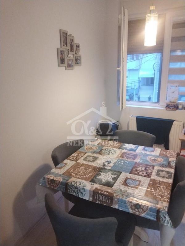 Slika 4 - Jednoiposoban, 44m2, Erdoglija Kragujevac, sa terasom, ima lift