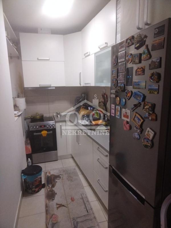 Slika 5 - Jednoiposoban, 44m2, Erdoglija Kragujevac, sa terasom, ima lift