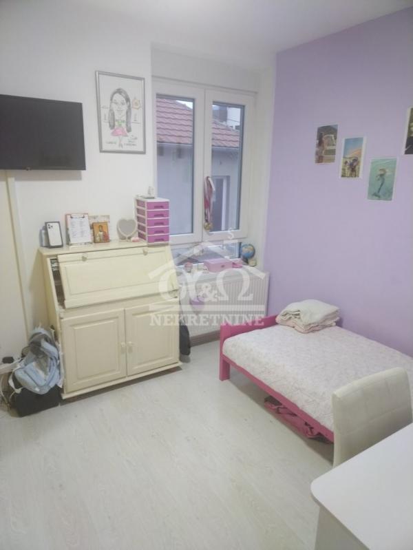 Slika 8 - Jednoiposoban, 44m2, Erdoglija Kragujevac, sa terasom, ima lift