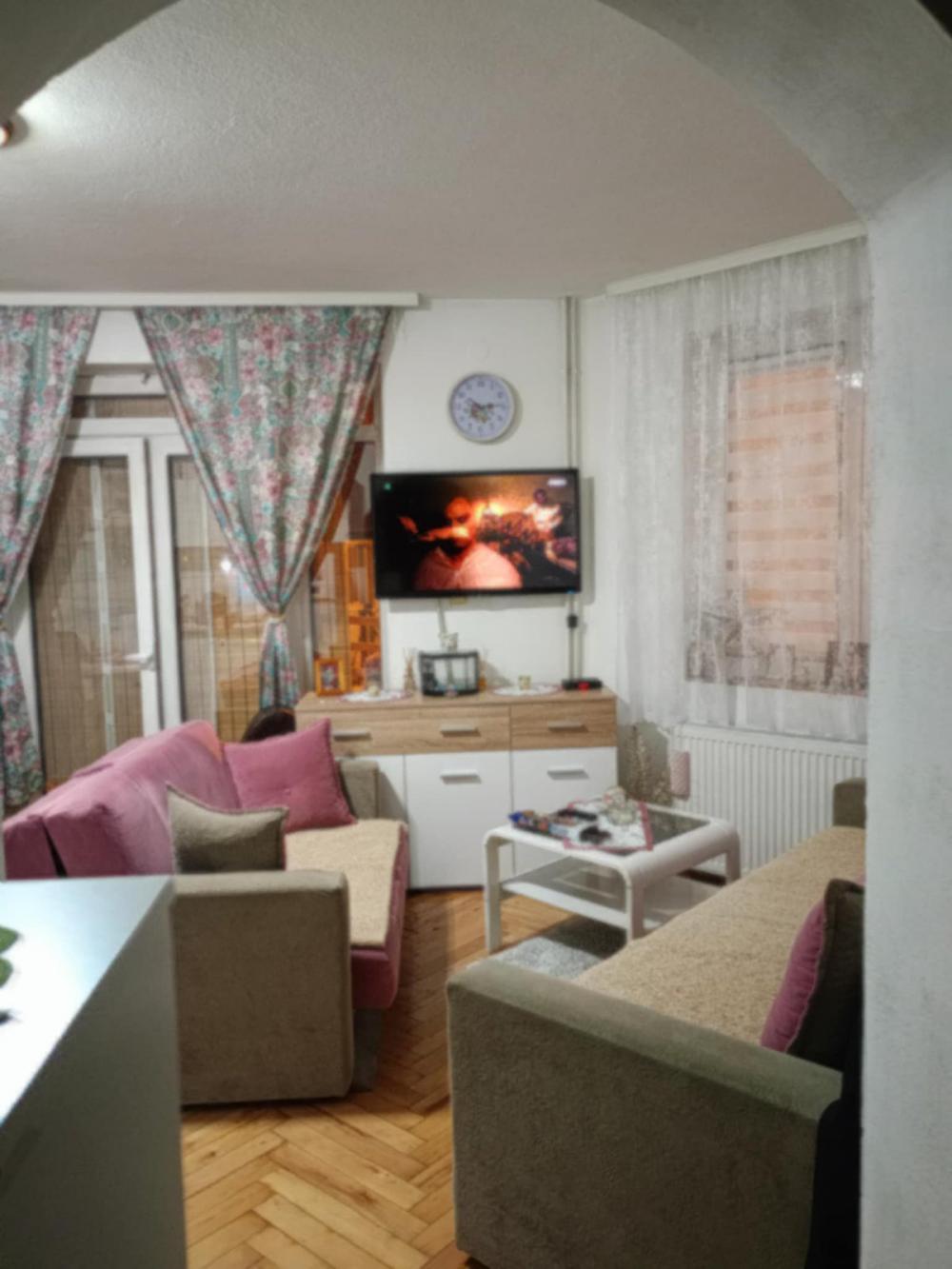 Glavna slika -Opremljen, jednoiposoban stan, I sprat, Veliki park