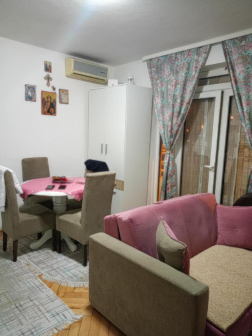 Slika 3 - Opremljen, jednoiposoban stan, I sprat, Veliki park