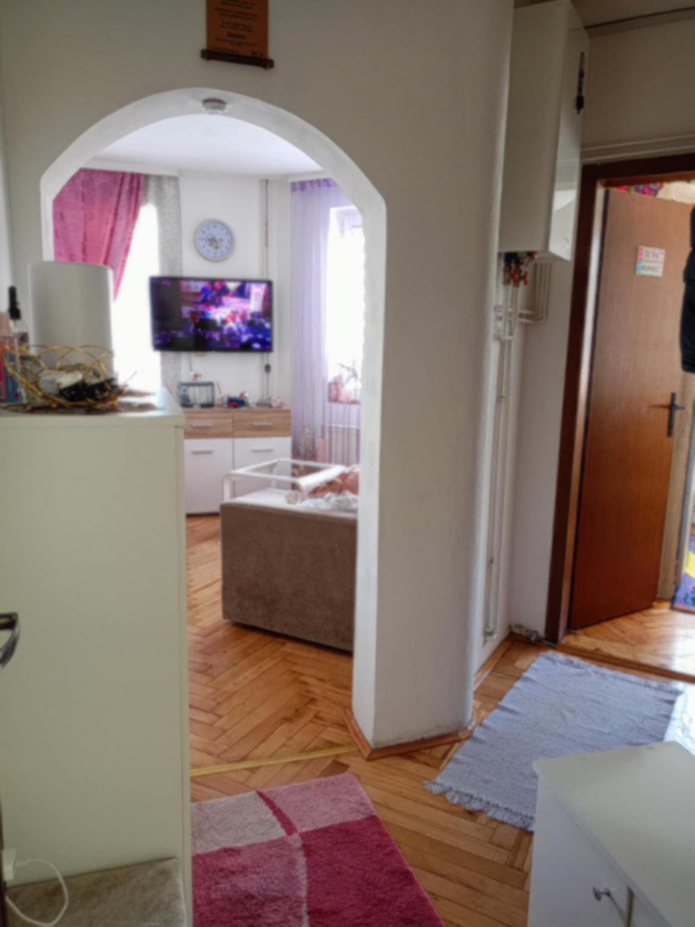 Slika 1 - Opremljen, jednoiposoban stan, I sprat, Veliki park