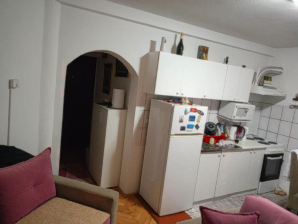 Slika 5 - Opremljen, jednoiposoban stan, I sprat, Veliki park