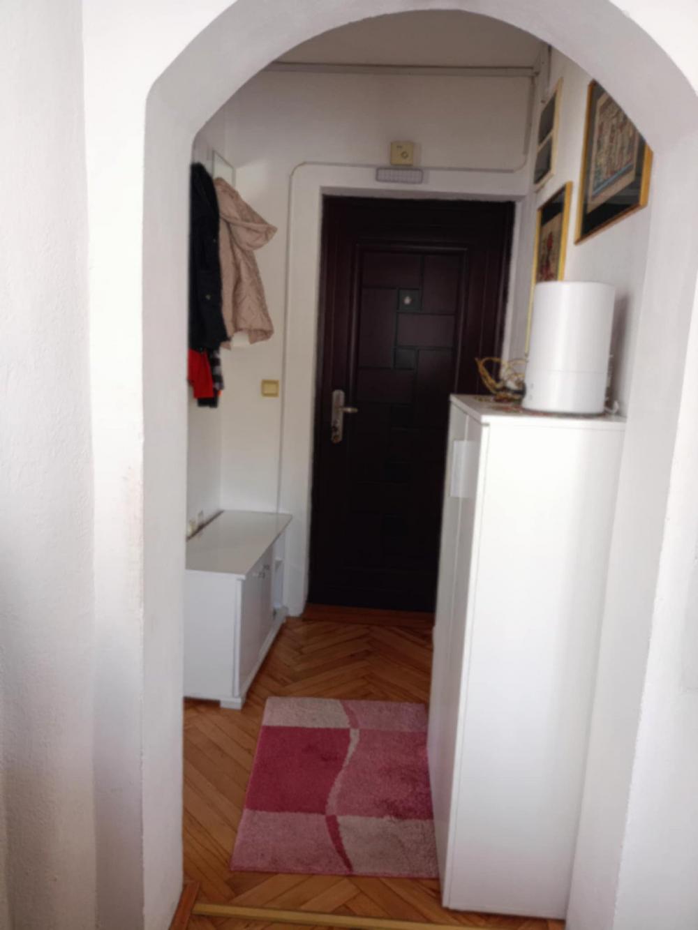 Slika 0 - Opremljen, jednoiposoban stan, I sprat, Veliki park