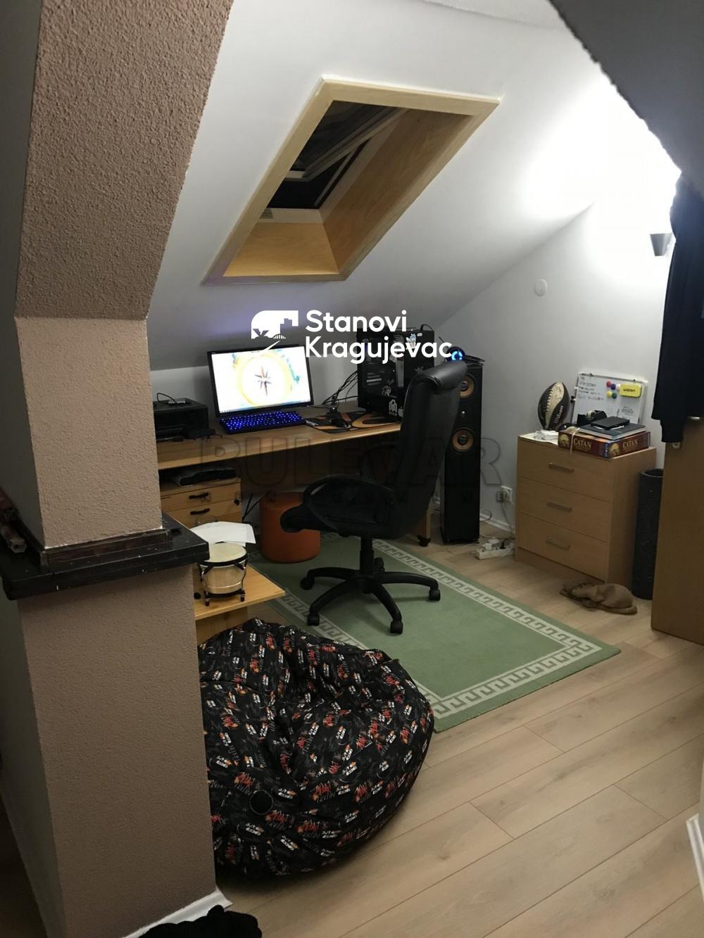 Slika 4 - Četvorosoban, 160m2, Karađorđeva Kragujevac, sa parkingom