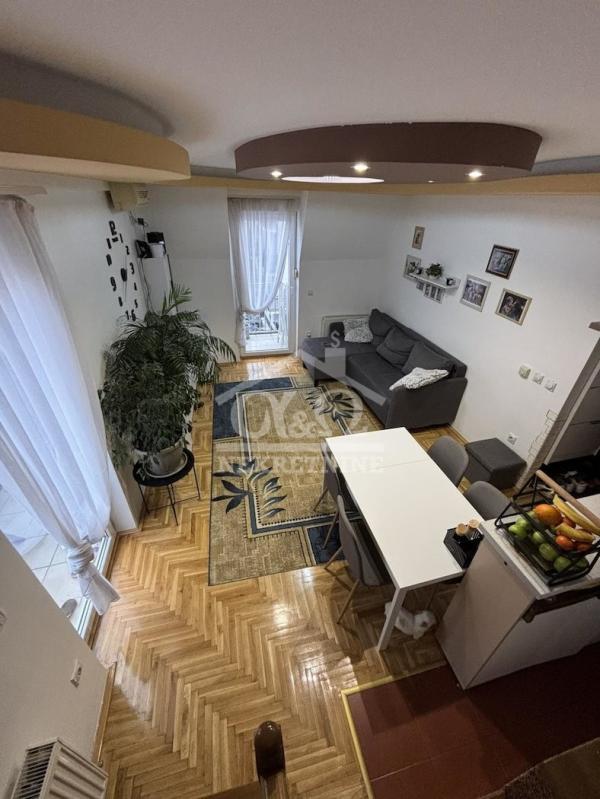 Slika 1 - Četvoroiposoban, 32m2, Erdoglija Kragujevac, sa terasom