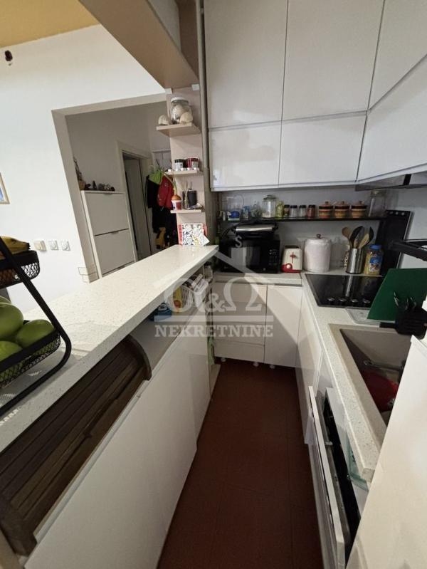 Slika 3 - Četvoroiposoban, 32m2, Erdoglija Kragujevac, sa terasom