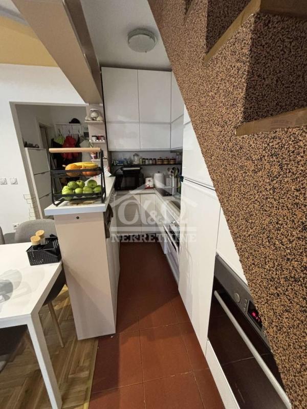 Slika 4 - Četvoroiposoban, 32m2, Erdoglija Kragujevac, sa terasom