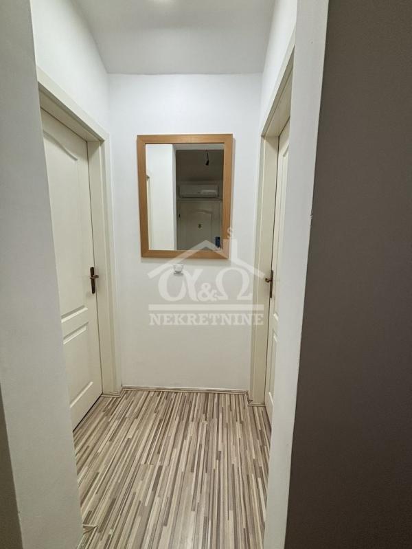 Slika 6 - Četvoroiposoban, 32m2, Erdoglija Kragujevac, sa terasom