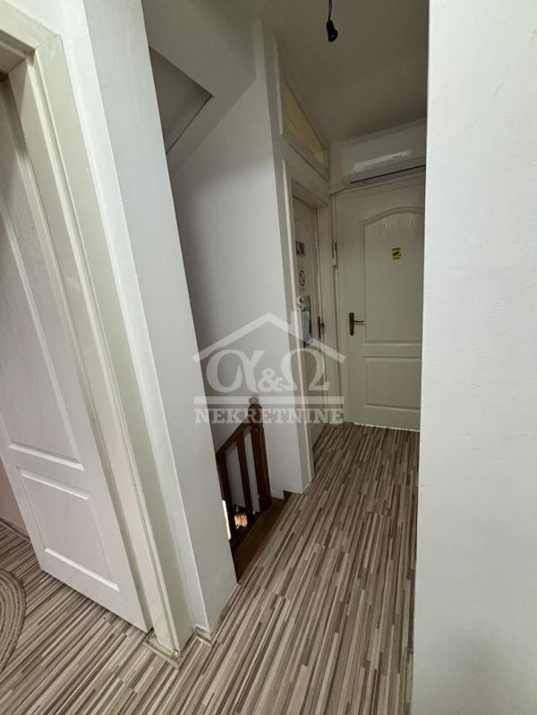 Slika 7 - Četvoroiposoban, 32m2, Erdoglija Kragujevac, sa terasom