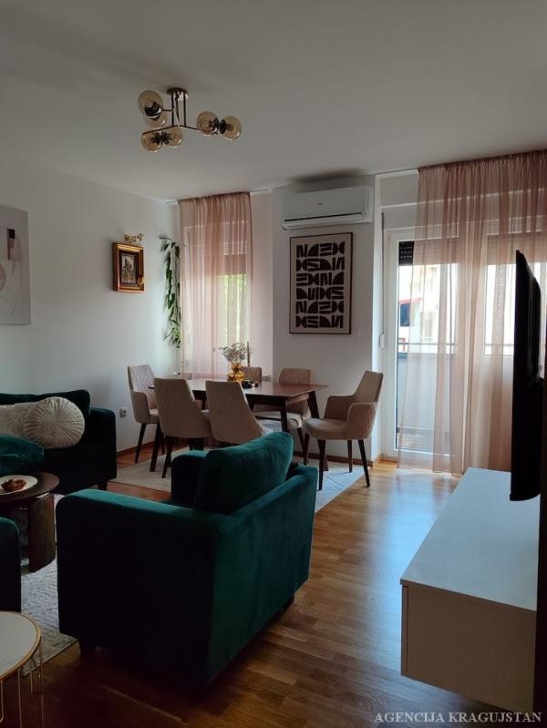 Glavna slika -Četvorosoban, 100m2, sa terasom, ima lift