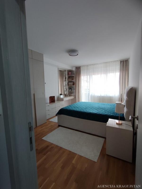 Slika 6 - Četvorosoban, 100m2, sa terasom, ima lift