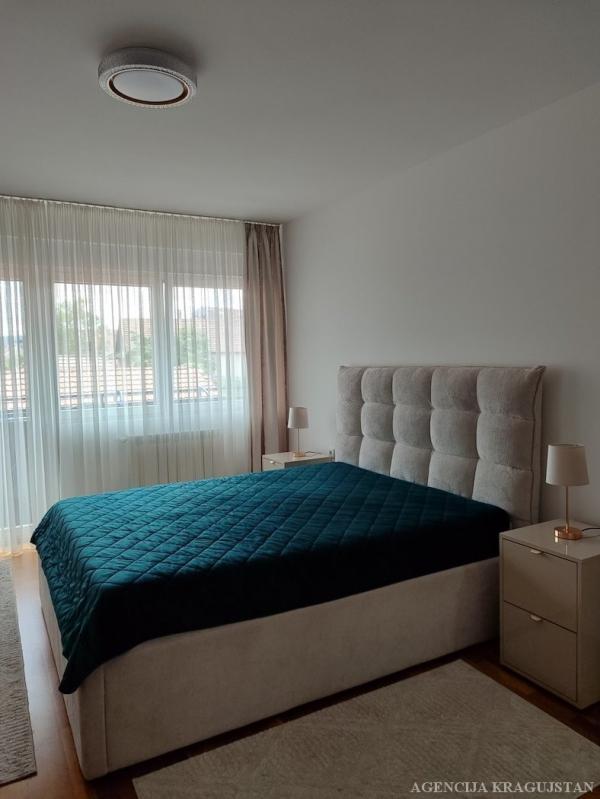 Slika 7 - Četvorosoban, 100m2, sa terasom, ima lift