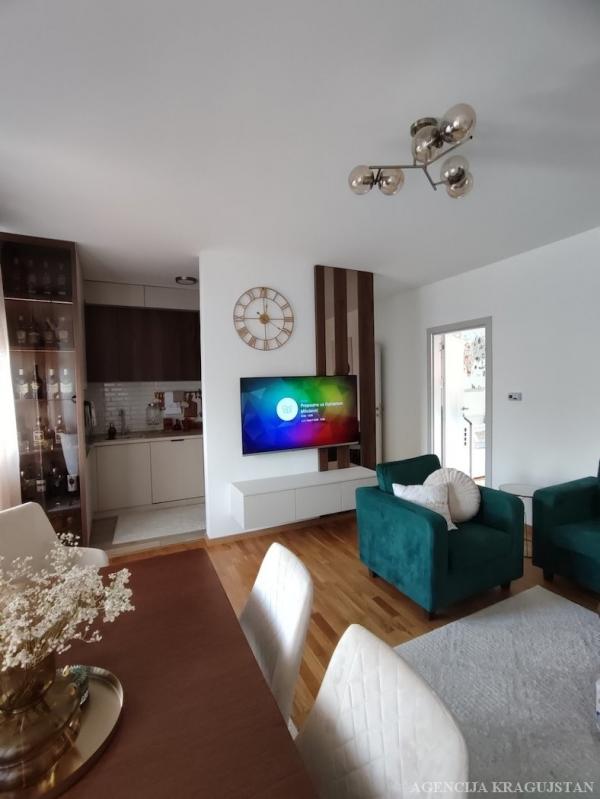 Slika 2 - Četvorosoban, 100m2, sa terasom, ima lift