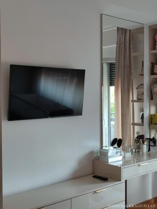 Slika 9 - Četvorosoban, 100m2, sa terasom, ima lift