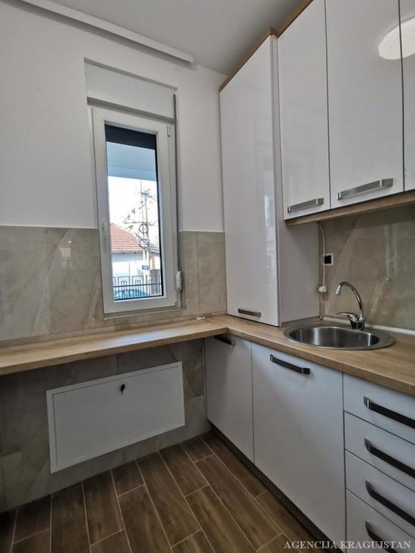 Slika 11 - Trosoban, 60m2, sa terasom, ima lift