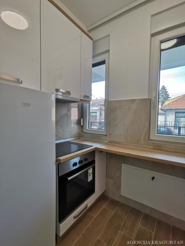 Slika 10 - Trosoban, 60m2, sa terasom, ima lift