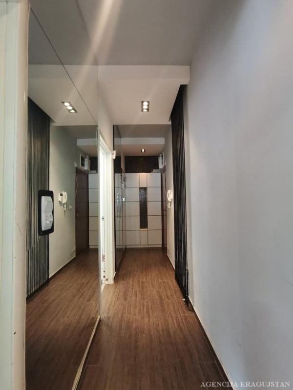 Slika 10 - Jednoiposoban, 49m2, sa terasom, ima lift