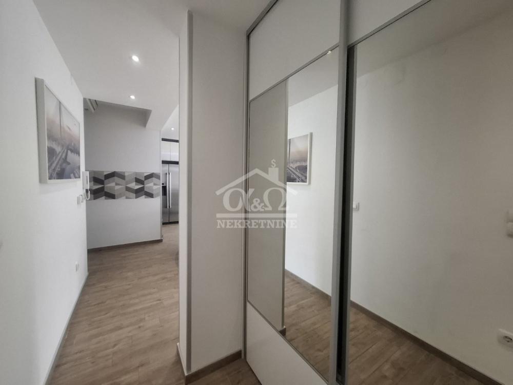 Slika 10 - Troiposoban, 86m2, Vašarište Kragujevac, sa terasom, ima lift