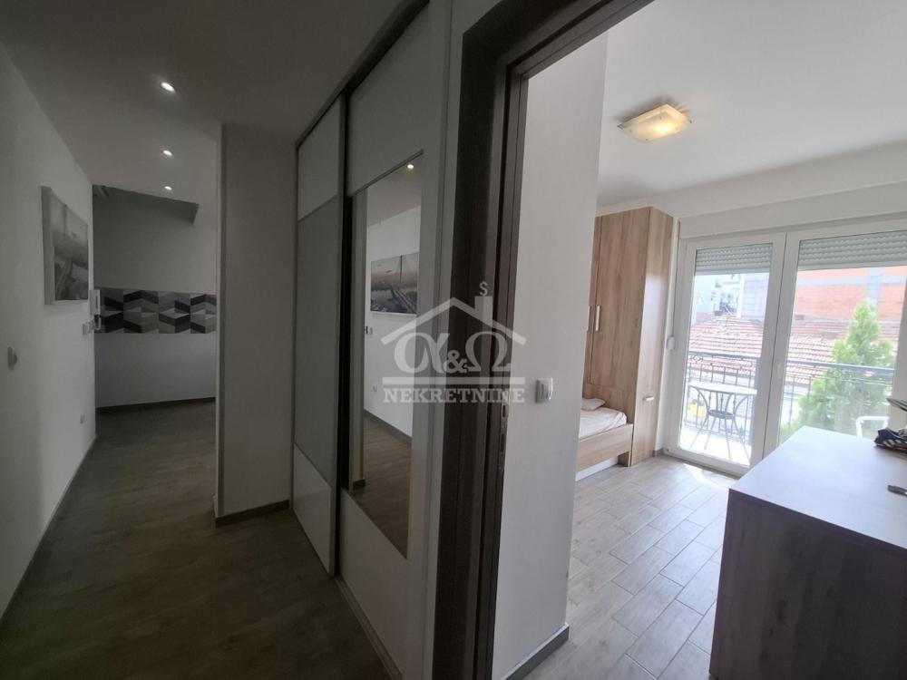 Slika 11 - Troiposoban, 86m2, Vašarište Kragujevac, sa terasom, ima lift