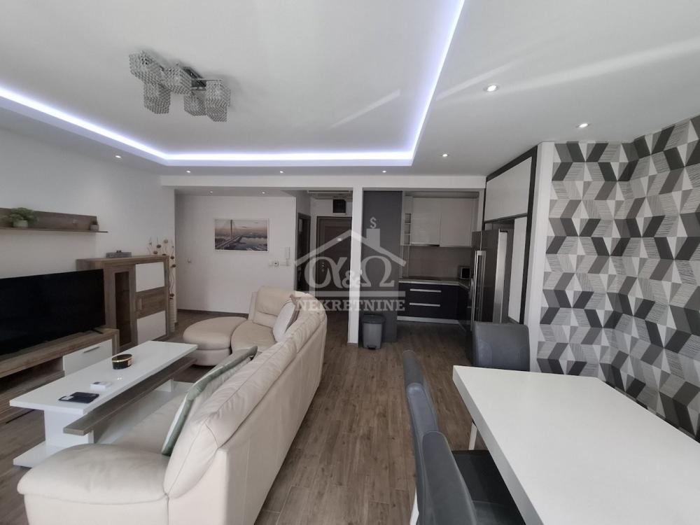 Slika 3 - Troiposoban, 86m2, Vašarište Kragujevac, sa terasom, ima lift