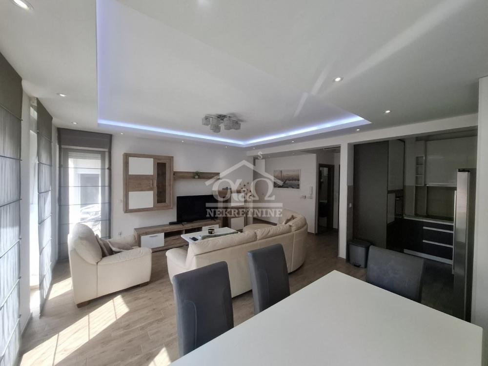 Slika 5 - Troiposoban, 86m2, Vašarište Kragujevac, sa terasom, ima lift