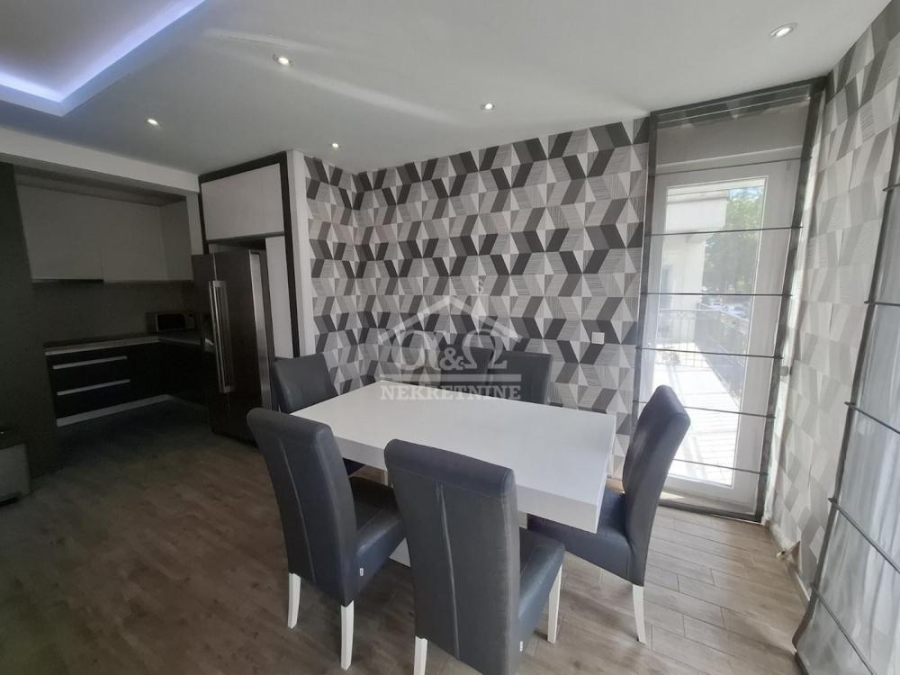 Slika 6 - Troiposoban, 86m2, Vašarište Kragujevac, sa terasom, ima lift