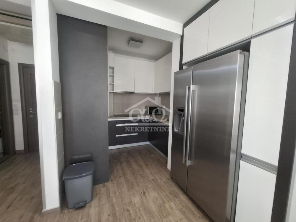 Slika 7 - Troiposoban, 86m2, Vašarište Kragujevac, sa terasom, ima lift