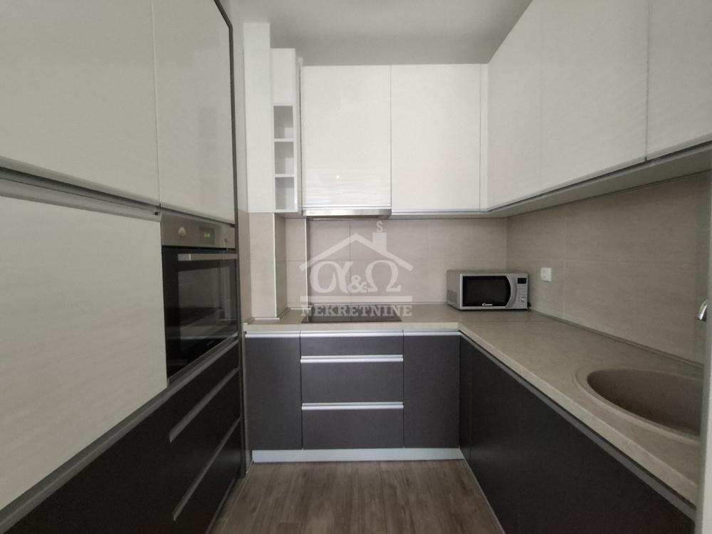 Slika 8 - Troiposoban, 86m2, Vašarište Kragujevac, sa terasom, ima lift