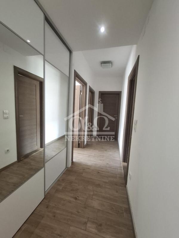 Slika 9 - Troiposoban, 86m2, Vašarište Kragujevac, sa terasom, ima lift