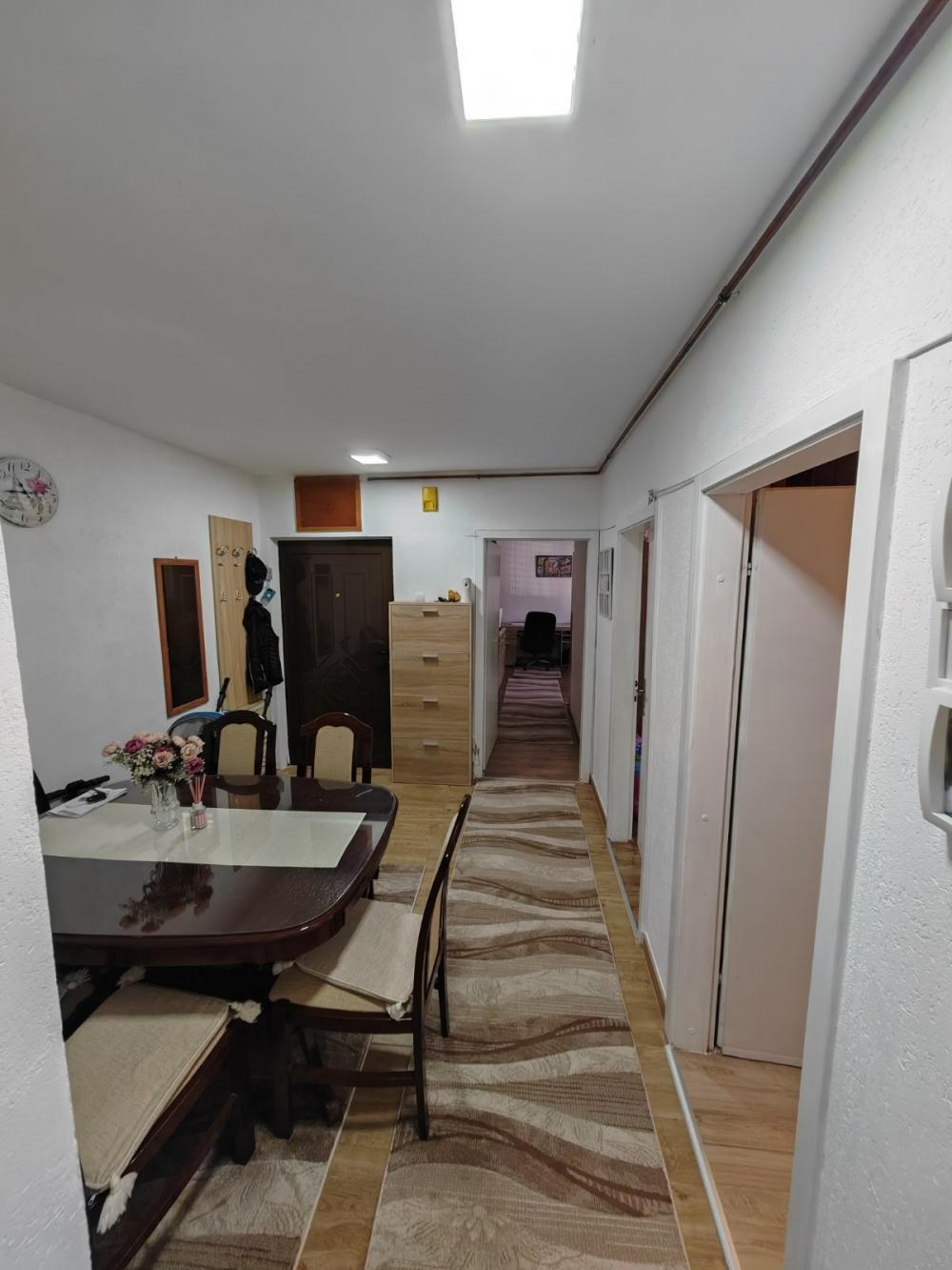 Glavna slika -Renoviran stan 2,5-soban u blizini Plaze