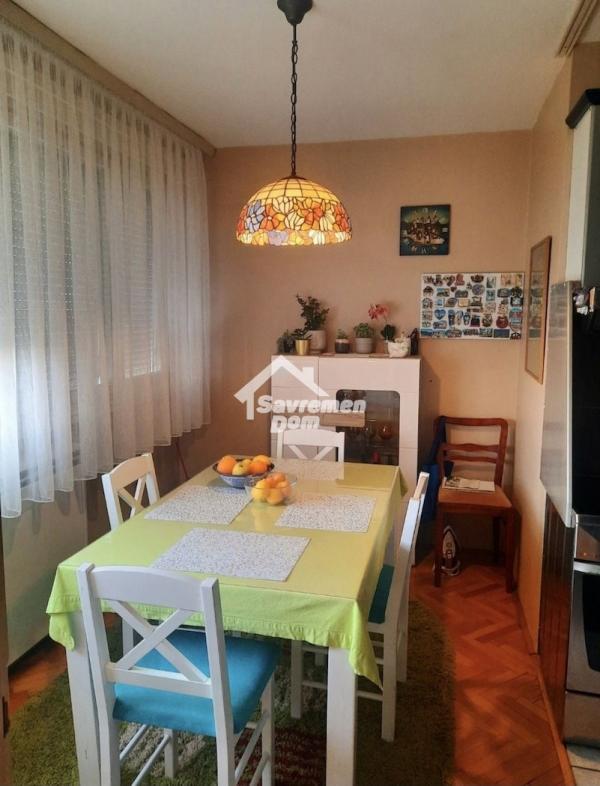 Slika 4 - Trosoban, 77m2, ima lift