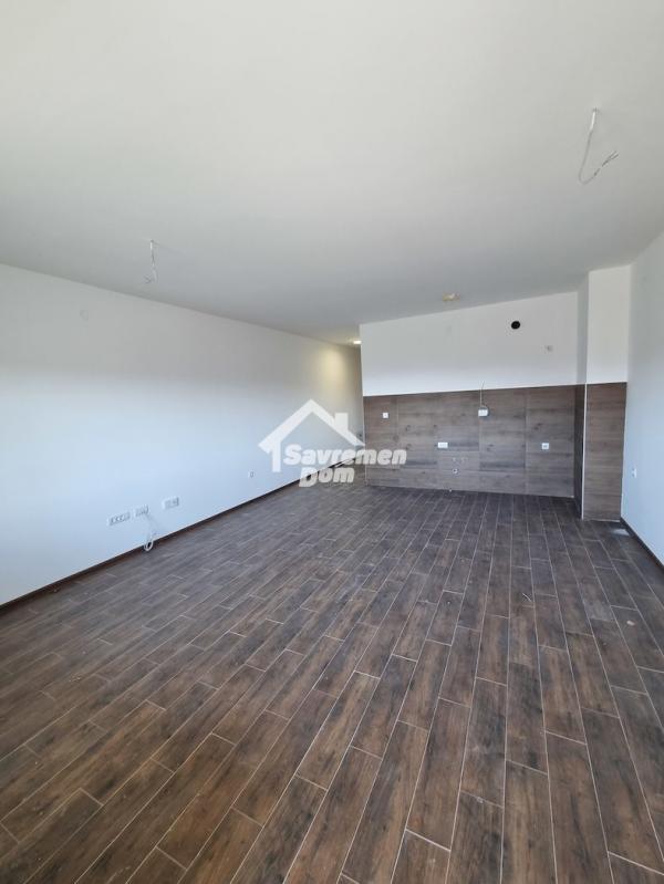 Slika 4 - Dvosoban, 51m2, Stara radnička kolonija Kragujevac, sa terasom, ima lift