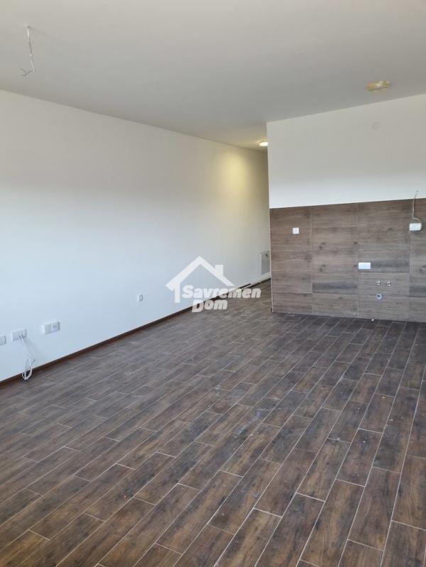 Slika 3 - Dvosoban, 51m2, Stara radnička kolonija Kragujevac, sa terasom, ima lift