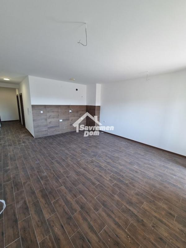 Slika 5 - Dvosoban, 51m2, Stara radnička kolonija Kragujevac, sa terasom, ima lift