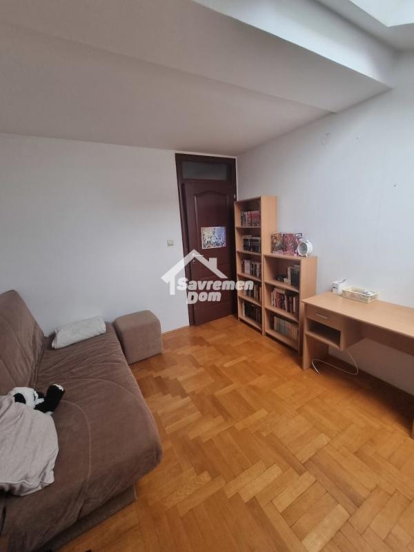 Slika 10 - Četvorosoban, 97m2, Erdoglija Kragujevac, sa terasom