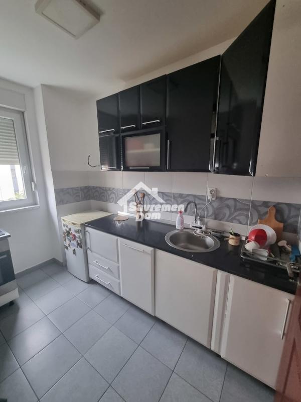 Slika 4 - Četvorosoban, 97m2, Erdoglija Kragujevac, sa terasom