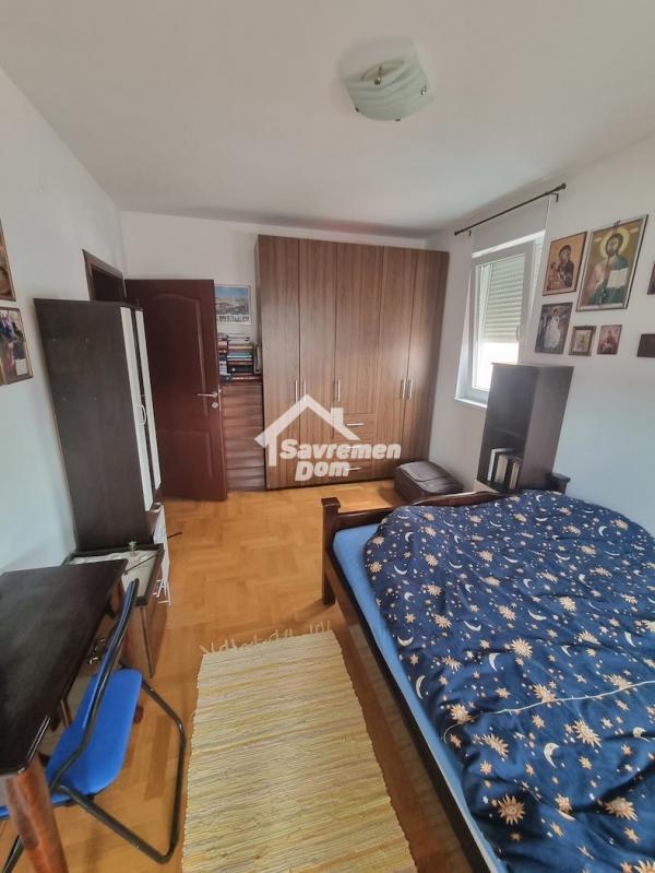 Slika 8 - Četvorosoban, 97m2, Erdoglija Kragujevac, sa terasom