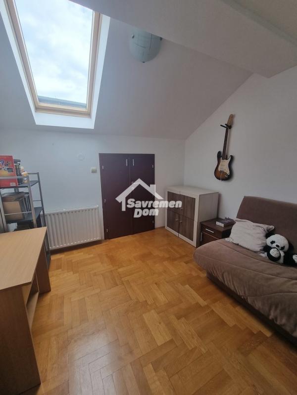 Slika 9 - Četvorosoban, 97m2, Erdoglija Kragujevac, sa terasom