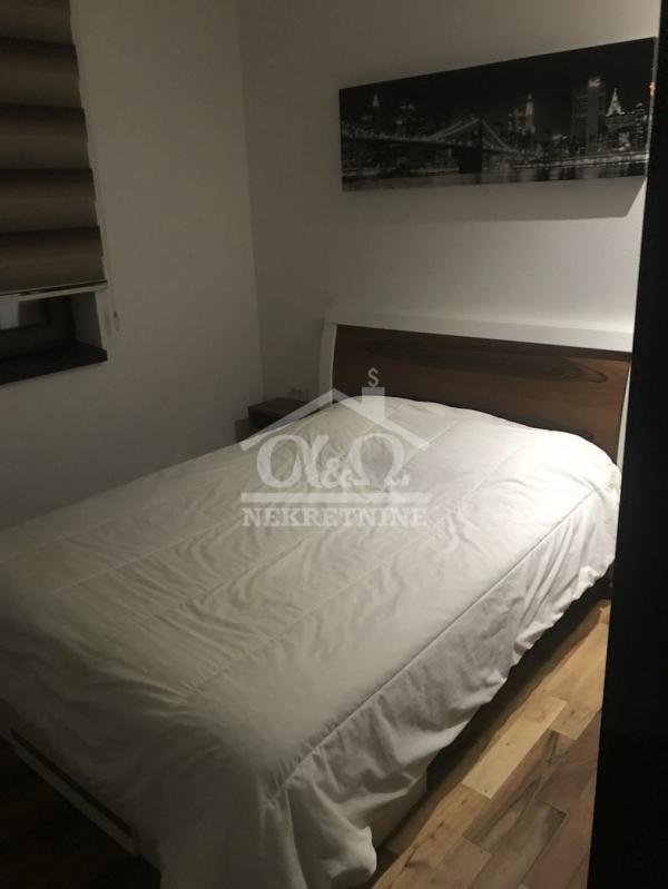 Slika 10 - Dvosoban, 73m2, Kragujevac centar Kragujevac, sa terasom, ima lift