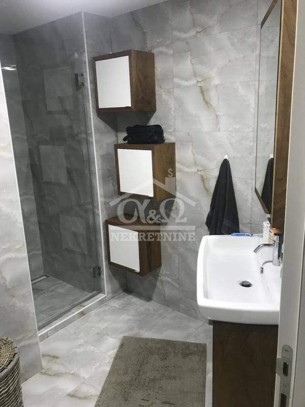 Slika 11 - Dvosoban, 73m2, Kragujevac centar Kragujevac, sa terasom, ima lift