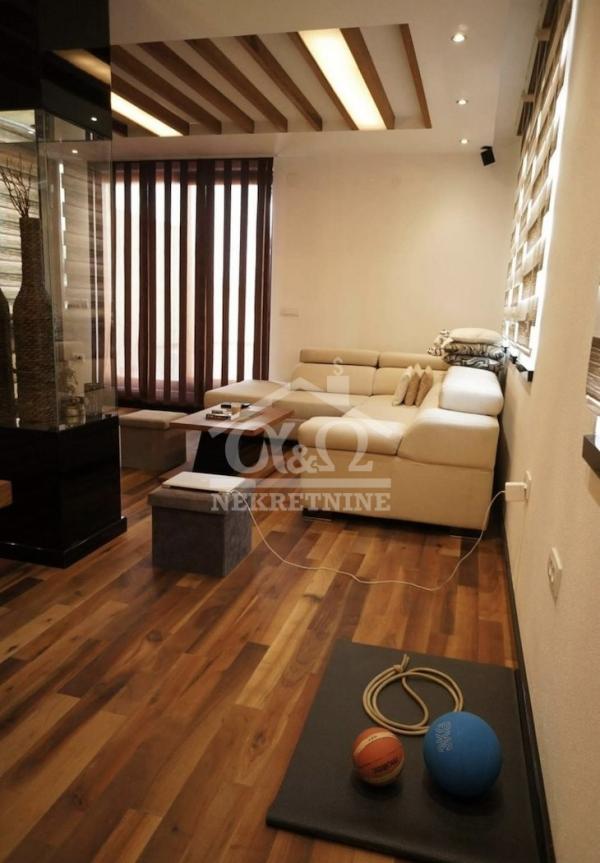 Slika 3 - Dvosoban, 73m2, Kragujevac centar Kragujevac, sa terasom, ima lift