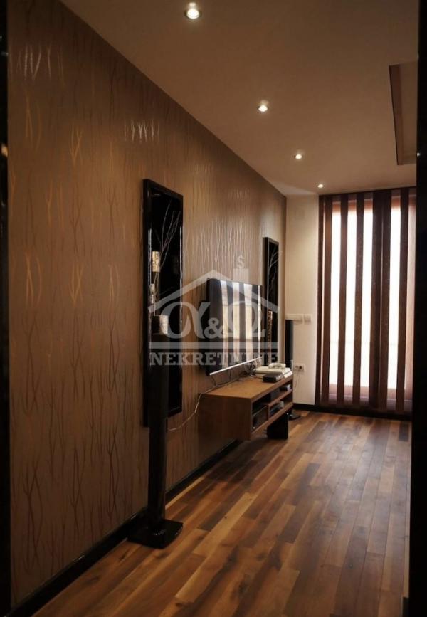 Slika 4 - Dvosoban, 73m2, Kragujevac centar Kragujevac, sa terasom, ima lift