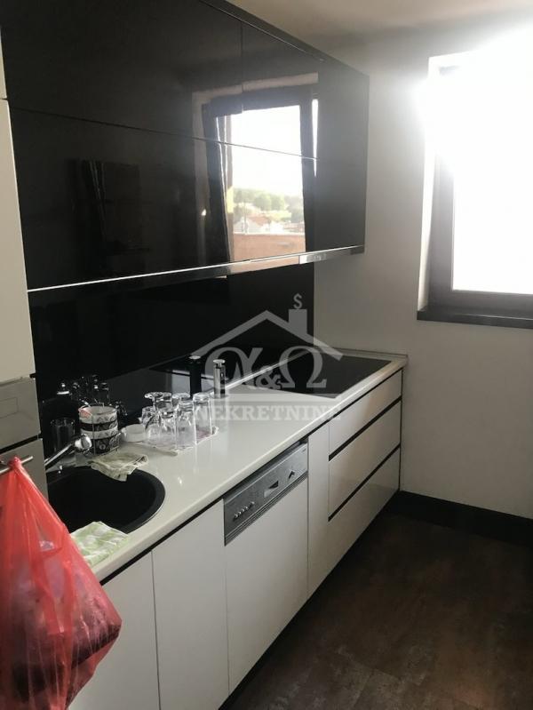 Slika 6 - Dvosoban, 73m2, Kragujevac centar Kragujevac, sa terasom, ima lift