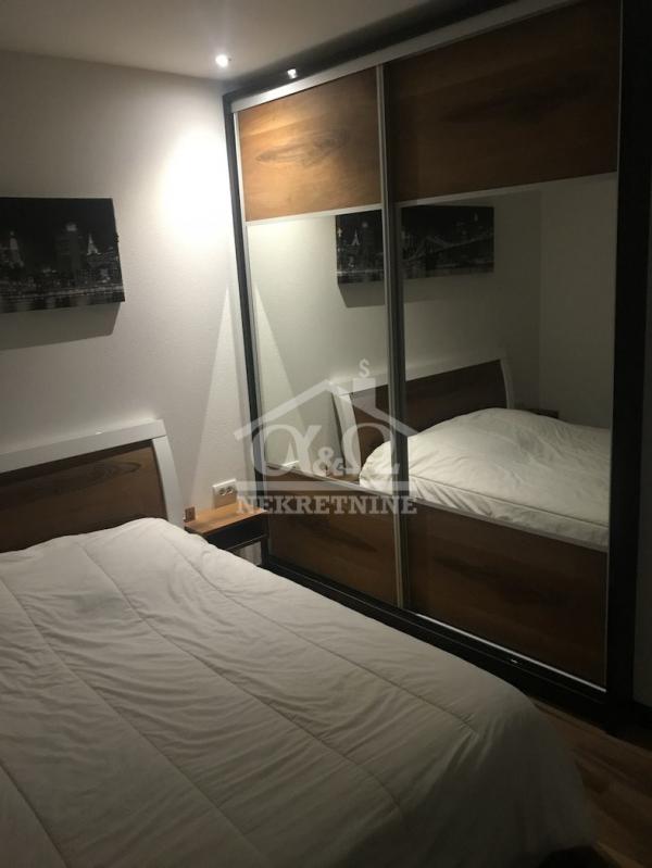 Slika 8 - Dvosoban, 73m2, Kragujevac centar Kragujevac, sa terasom, ima lift