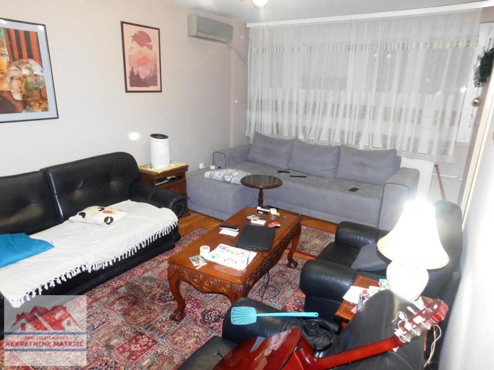 Slika 1 - STAN CENTAR KOD HOTELA KRAGUJEVAC TROSOBAN 77M2, 5. SPRAT, LIFT, ---115.500 E